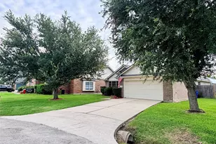 8010 Dogwood Ct, Baytown, TX 77523 - Photo 4