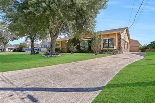 4102 18th St N, Texas City, TX 77590 - Photo 2