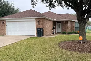 505 E Calhoun St, El Campo, TX 77437 - Photo 1