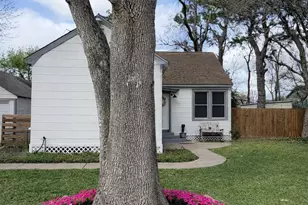 440 W Brazos Ave, West Columbia, TX 77486 - Photo 1