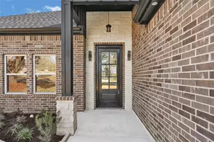105 Bledsoe St, Prairie View, TX 77445 - Photo 6