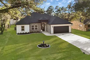 105 Bledsoe St, Prairie View, TX 77445 - Photo 2