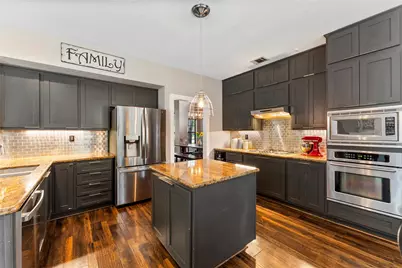 154 S Cochrans Green Circle, The Woodlands, TX 77381 - Photo 18