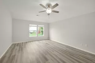 750 Redwing Park Dr, Houston, TX 77009 - Photo 16