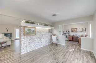 458 E Lake Dr, Livingston, TX 77351 - Photo 2