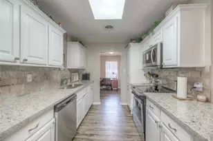 458 E Lake Dr, Livingston, TX 77351 - Photo 10