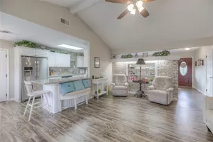 458 E Lake Dr, Livingston, TX 77351 - Photo 6