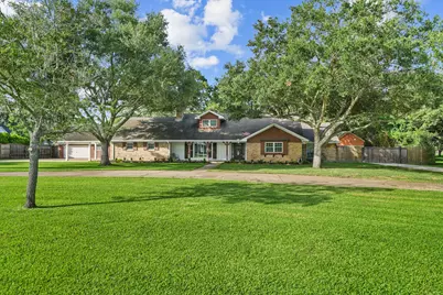 1801 McGinnis Drive, Pearland, TX 77581 - Photo 2