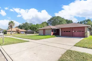 2763 Willow Creek Dr, League City, TX 77573 - Photo 2