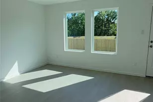 327 Parkin Ct, Conroe, TX 77303 - Photo 10