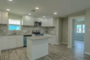 13131 Buccaneer Pkwy, Freeport, TX 77541 - Photo 4