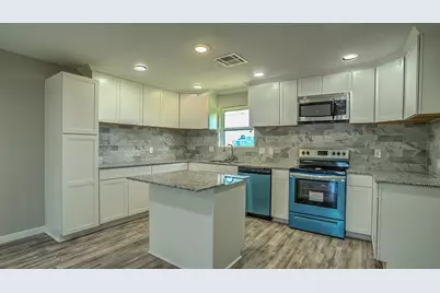 13131 Buccaneer Parkway, Freeport, TX 77541 - Photo 6