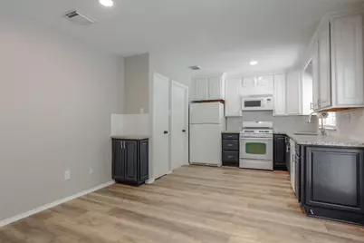 31 Maywind Court, The Woodlands, TX 77381 - Photo 12