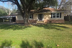 515 Breezy Ln, Wharton, TX 77488 - Photo 1