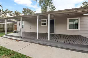 916 N Chenango St, Angleton, TX 77515 - Photo 12