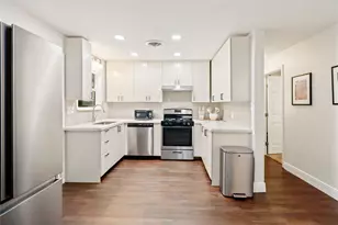 916 N Chenango St, Angleton, TX 77515 - Photo 1