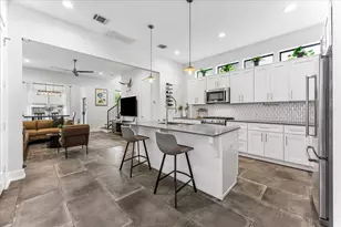 211 E 32nd St, Houston, TX 77018 - Photo 2