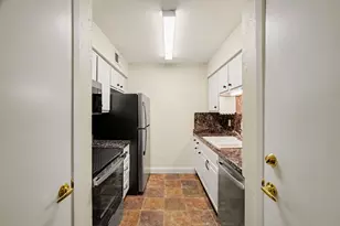 7575 Katy Fwy, Houston, TX 77024 - Photo 10
