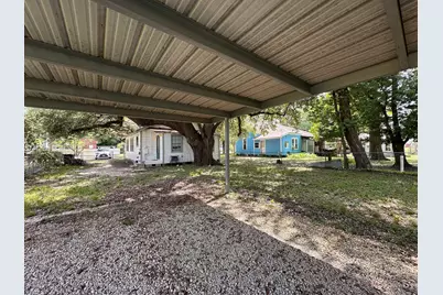 706 W Willis Street, Alvin, TX 77511 - Photo 16