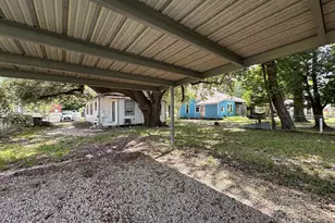 706 W Willis St, Alvin, TX 77511 - Photo 16