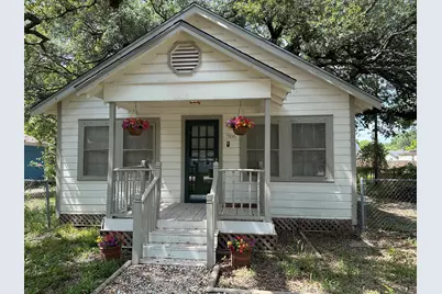 706 W Willis Street, Alvin, TX 77511 - Photo 1