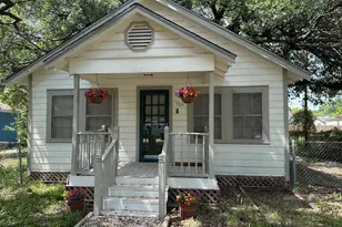 706 W Willis St, Alvin, TX 77511 - Photo 1