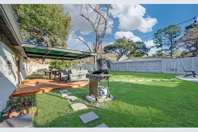 9515 Meadowglen Lane, Houston, TX 77063 - Photo 34