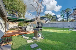 9515 Meadowglen Ln, Houston, TX 77063 - Photo 34