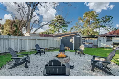 9515 Meadowglen Lane, Houston, TX 77063 - Photo 32