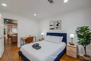 9515 Meadowglen Ln, Houston, TX 77063 - Photo 22