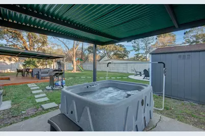 9515 Meadowglen Lane, Houston, TX 77063 - Photo 18