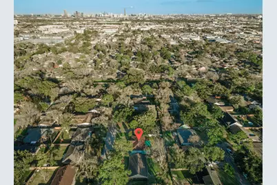 9515 Meadowglen Lane, Houston, TX 77063 - Photo 44