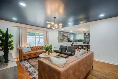 9515 Meadowglen Lane, Houston, TX 77063 - Photo 2