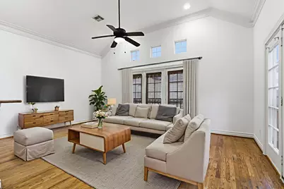 1303 Sherwood Point Lane, Houston, TX 77043 - Photo 12