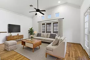 1303 Sherwood Point Ln, Houston, TX 77043 - Photo 12