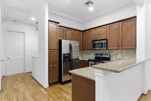 1303 Sherwood Point Ln, Houston, TX 77043 - Photo 8