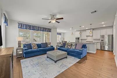 16 Centennial Ridge Place, The Woodlands, TX 77354 - Photo 2