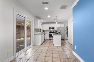 2 Summithill Pl, The Woodlands, TX 77381 - Photo 8