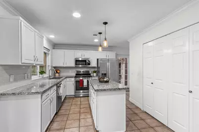2 Summithill Place, The Woodlands, TX 77381 - Photo 10