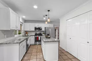 2 Summithill Pl, The Woodlands, TX 77381 - Photo 10