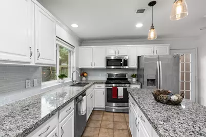 2 Summithill Place, The Woodlands, TX 77381 - Photo 10