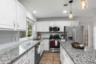 2 Summithill Pl, The Woodlands, TX 77381 - Photo 10