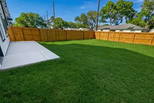 410 N 4th St, Beasley, TX 77417 - Photo 24