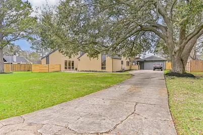 910 Evergreen Drive, Friendswood, TX 77546 - Photo 2