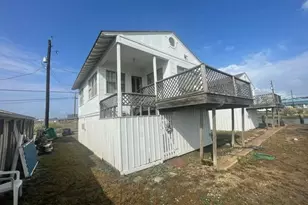 221 E Bayshore Dr, Palacios, TX 77465 - Photo 2