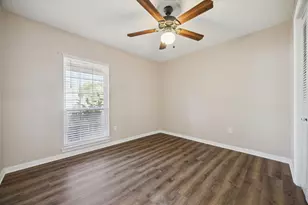 13711 Greenway Dr, Sugar Land, TX 77498 - Photo 6