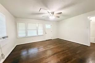 824 S Anderson St, Angleton, TX 77515 - Photo 2