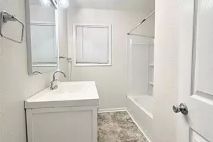 824 S Anderson St, Angleton, TX 77515 - Photo 14