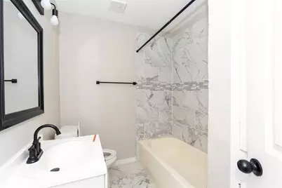 5022 Mallow Street #7, Houston, TX 77033 - Photo 6