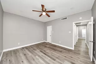 3722 Woodchase Dr, Houston, TX 77042 - Photo 22